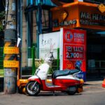 Motocykle elektryczne zasięg: jak daleko można dojechać na jednym ładowaniu? 3 Photo Electric motorcycle charging station