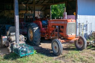 Photo antique tractors collecting