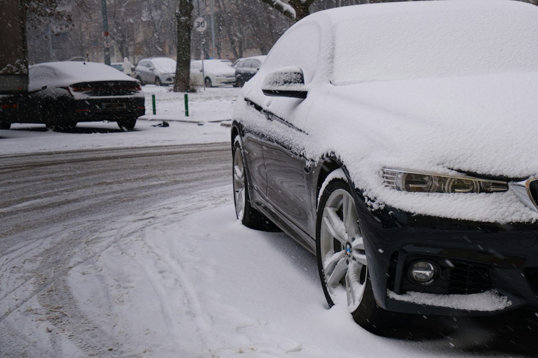 Jazda zimowa techniki: Jak bezpiecznie prowadzić samochód w śniegu? 1 Photo winter driving techniques